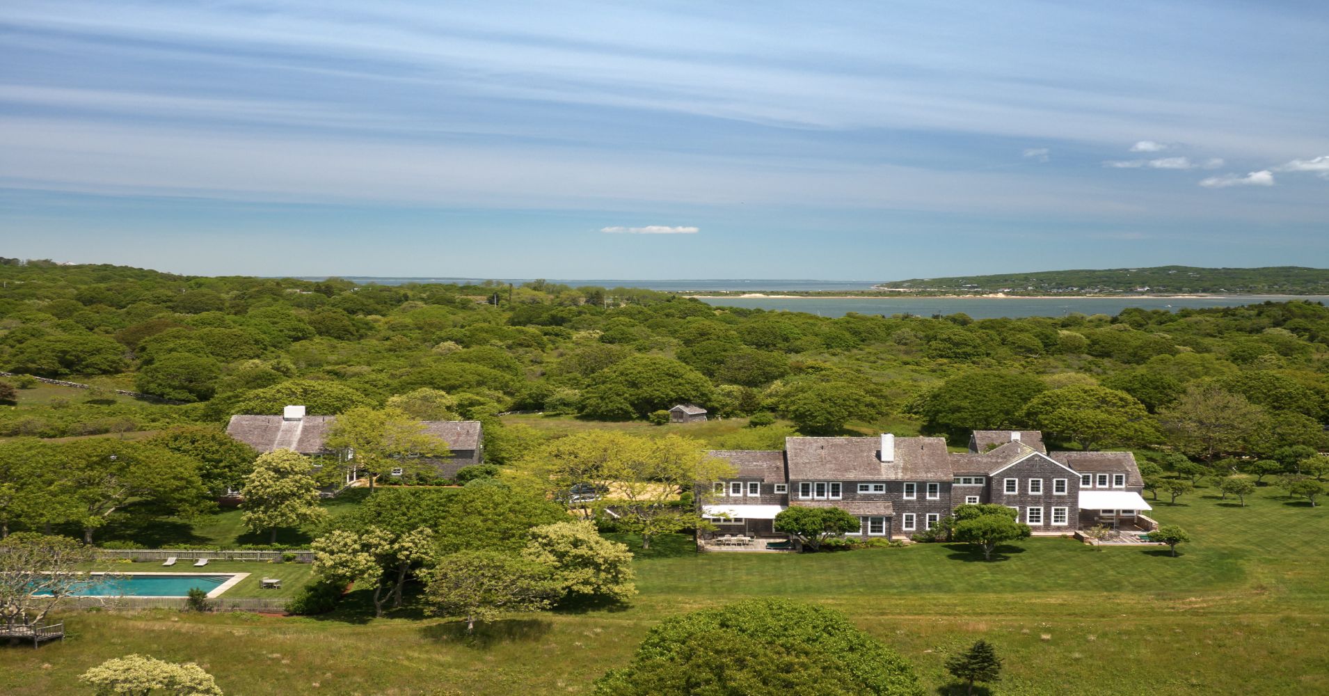 FOR SALE: JACQUELINE KENNEDY'S PROPERTY IN MARTHA'S VINEYARD FOR 65 MILLION DOLLARS