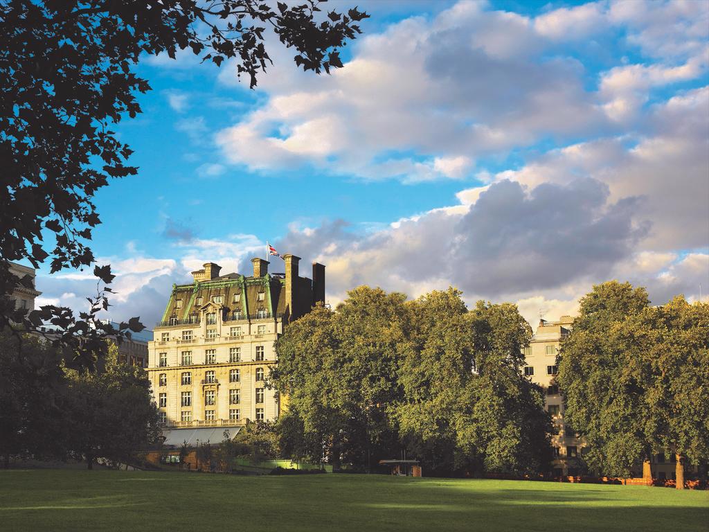 London's historic Hotel Ritz on sale for 1 billion euros