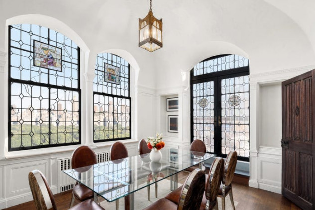 Der renommierte Designer Giorgio Armani hat für 17 Millionen Dollar ein prestigeträchtiges Penthouse in Manhattan mit atemberaubendem Blick auf den Central Park erworben